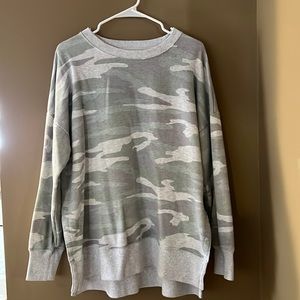 American eagle - camo sweatshirt